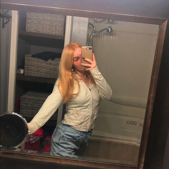 Zip up - Picture 1 of 1